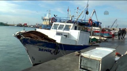 İskeleye Çarpan Tekneden 200 Kaçak Göçmen Çıktı