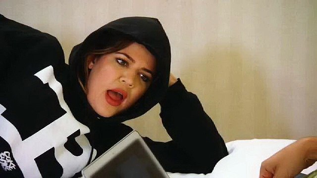 Kourtney & Khloe Take The Hamptons Season 1 Episode 8 - There's No Smoke Without Fire Island - LINKS