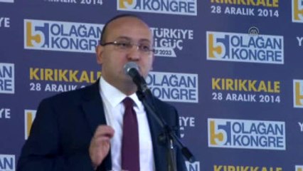 Akdoğan: "Biz Hizmet Ediyoruz, Onlar Tehdit Ediyor"