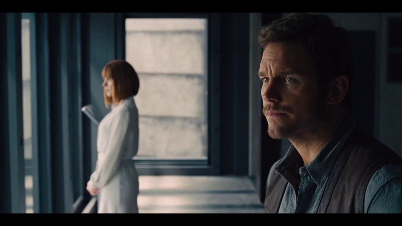 Jurassic World - Official Trailer Chris Pratt