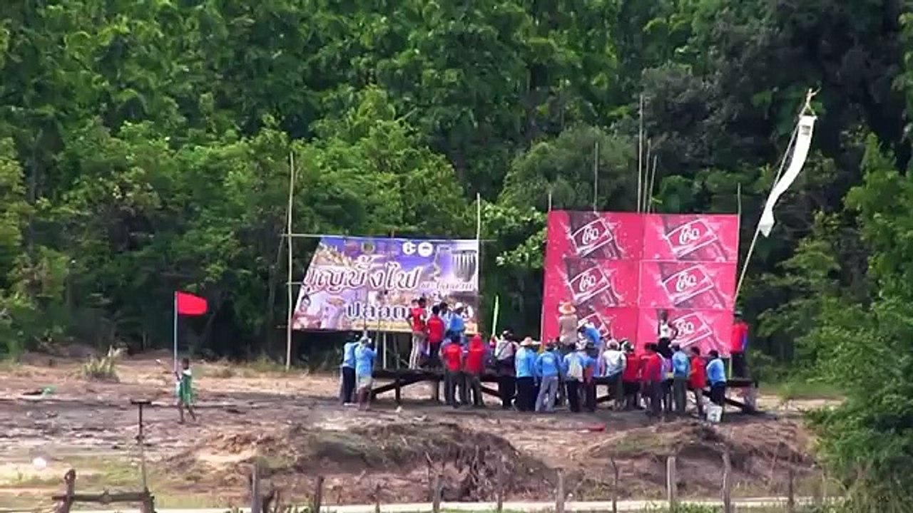 Tir de fusée artisanale gigantesque en Thaïlande