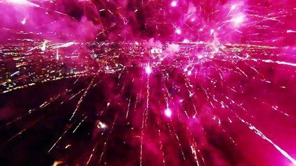 Des feux d'artifices filmés par un drône - Angry Teddy Vidéos insolites