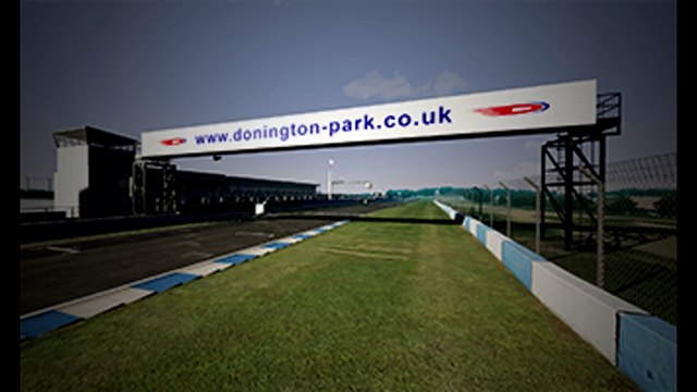 Tour de piste à Donington Park National en Shelby Cobra Compétition sur Assetto Corsa
