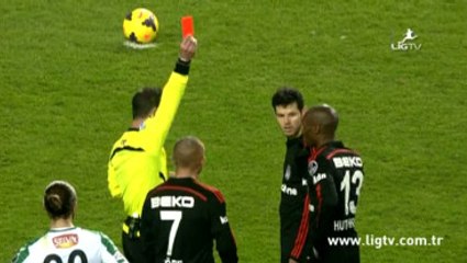 Hakem Özkahya, Atiba'yı Ayağını Çizgiden Çekmediği İçin Oyundan Attı