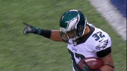 Chris Polk squeezes through for a 1-yard TD