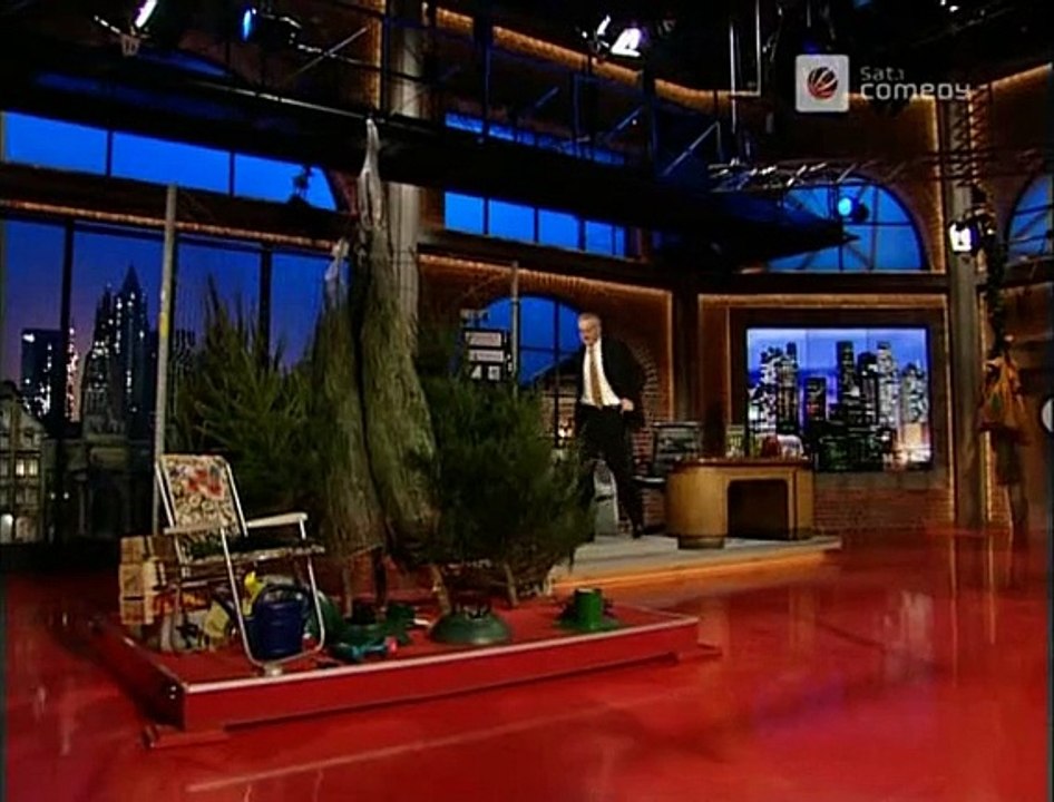 Die Harald Schmidt Show - 1019 - 2001-12-20 - Heike Makatsch, Christbaumständer