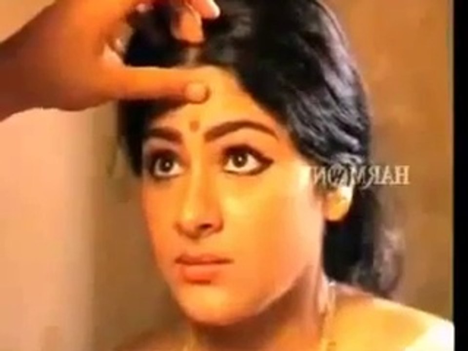 Beautifull Hot Malayalam Actress Busty Aunty Video