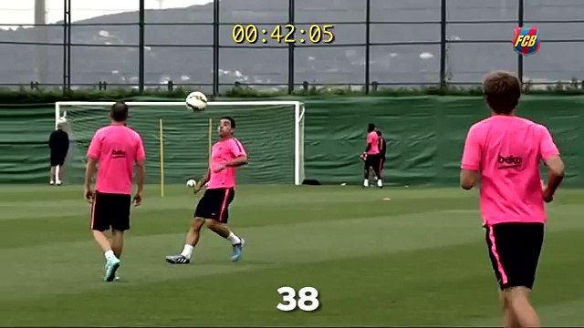 Barcelone: L'incroyable échauffement de Xavi, Iniesta et Busquets !