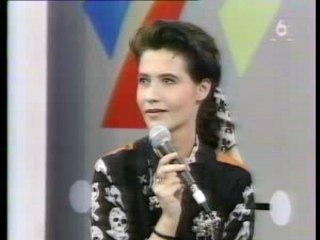 Emmanuelle - Tu seras à mes pieds