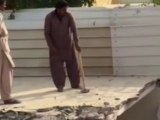 Dumb guy destroying roof with hammer : FAIL !