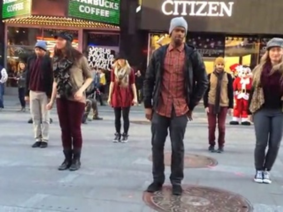Flashmob en plein Times Square pour une demande en mariage