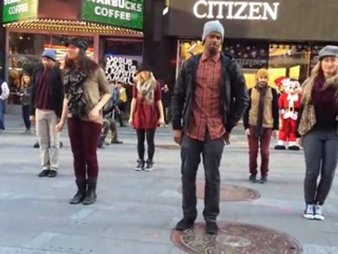 Flashmob en plein Times Square pour une demande en mariage
