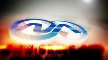 بالفيديو.. سائحة تعلم "رضيعها" السباحة بشاطئ مدينة دهب