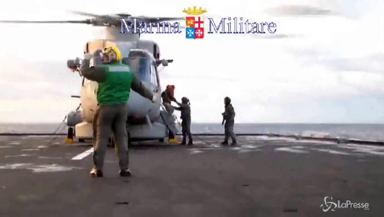 Incendio al traghetto: una vittima. Oltre 160 ancora a bordo