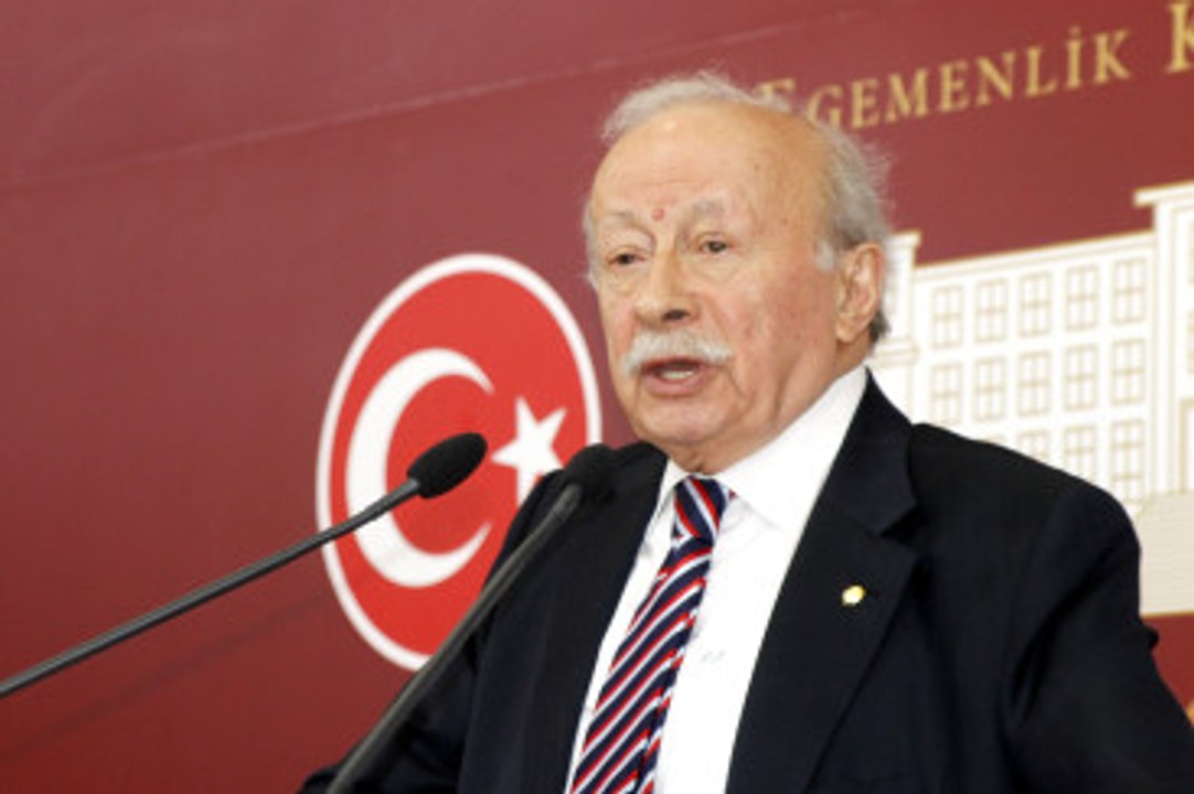 Oktay Ekşi: Ahmet Kaya Kendisine 'Yaratık' Dediğim Yazıyı Hak Etti