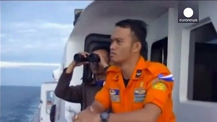 Indonesia afirma que los restos del avión perdido están en el fondo del mar