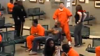 Mahkuma Dayağın Görüntüleri Güvenlik Kamerasında