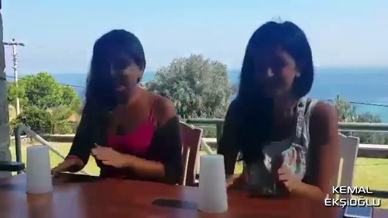 Kızlardan Plastik Bardakla Mardin Kapı Şen Olur Yorumu