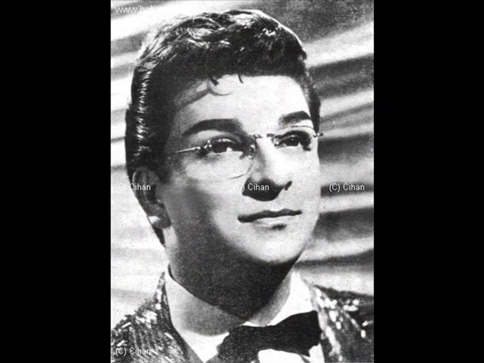 Zeki MÜREN : BU HAZAN YİNE KALBİM MAZİDEN DAHA KIRIK