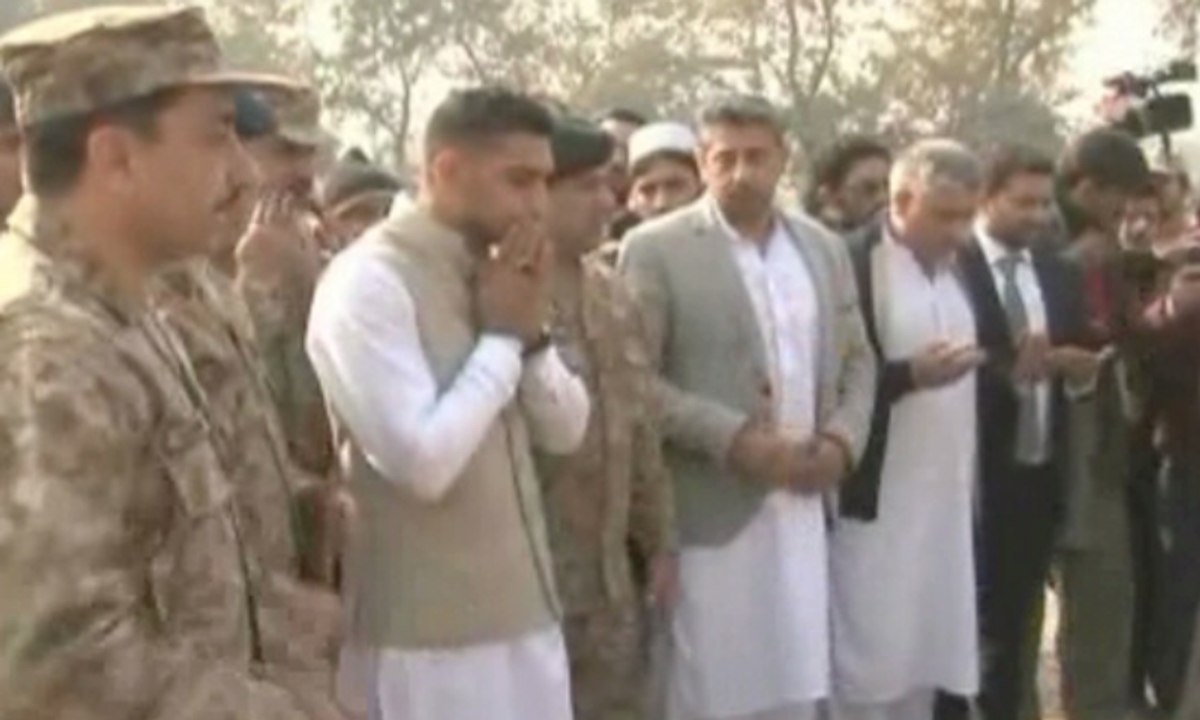 Boxer Amir Khan visits Army Public School, says ‘terrorism must stop’