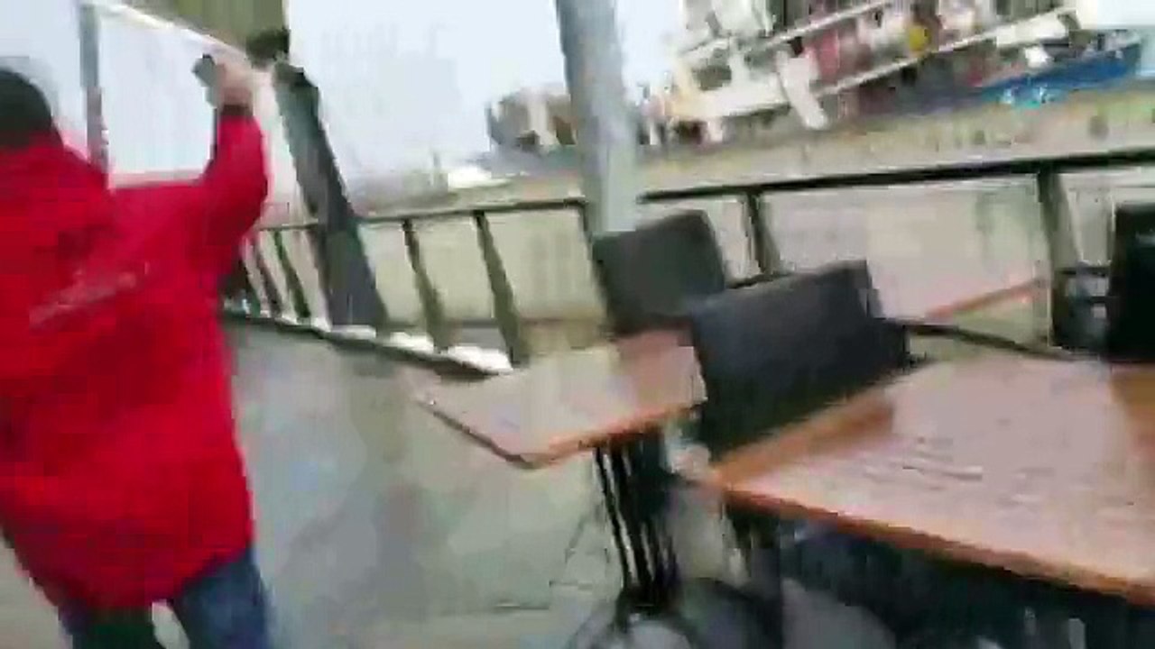 İstanbul’da gemi karaya oturdu