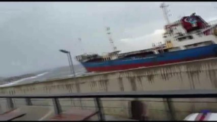 Pendik'te Gemi Karaya Oturdu