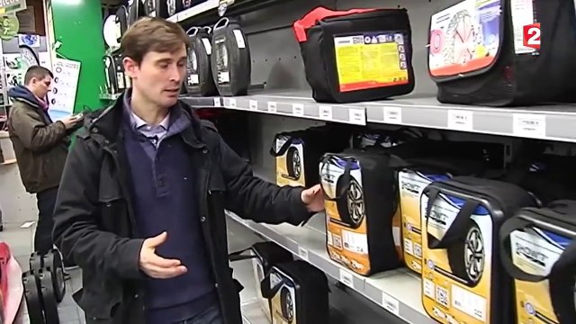 Pneus neige, chaînes, chaussettes... Comment bien s'équiper avant de prendre la route en hiver