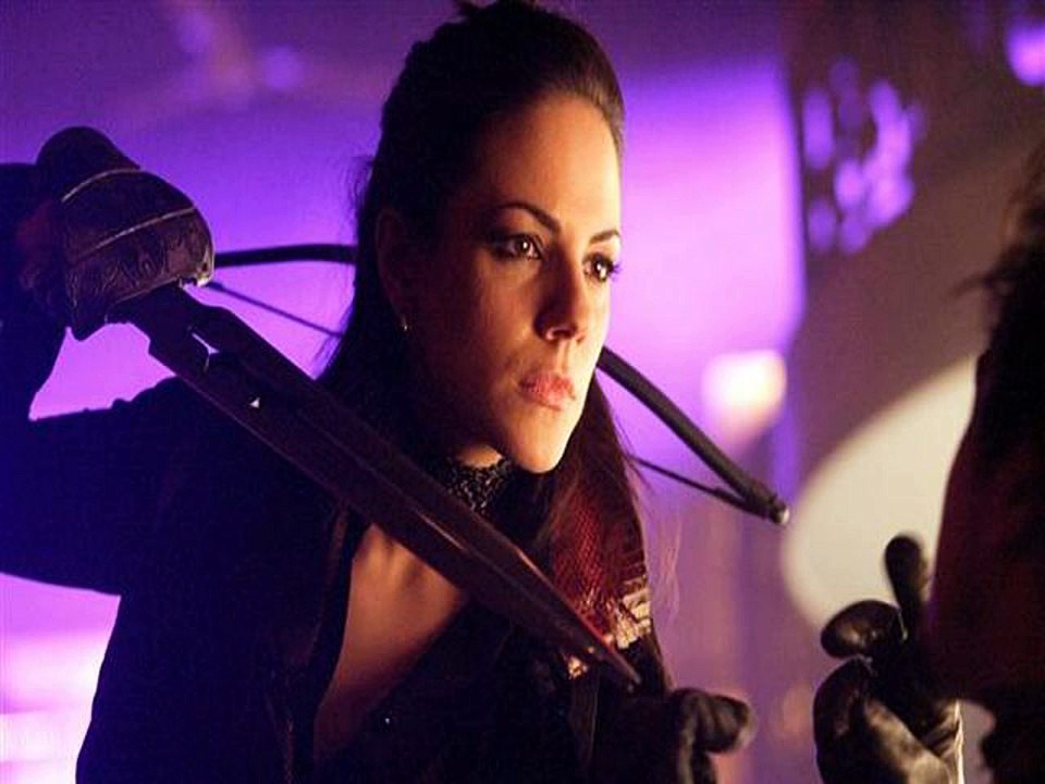 Lost Girl Season 5 Episode 4 When God Opens a Window… watch online full Episode 5x04