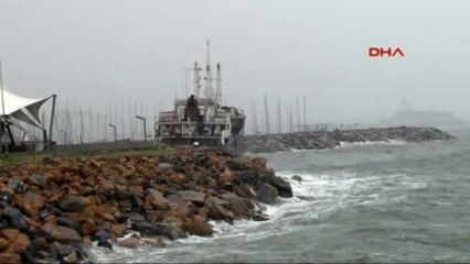 Pendik'te Kuru Yük Gemisi Böyle Sürüklendi