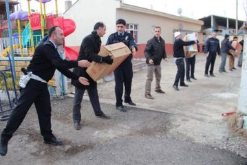 Polis Yüz Binlerce Paket Kaçak Sigarayı Taşı Taşı Bitiremedi!