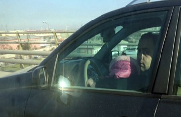 Direksiyon Başında Çocuk Uyuttu