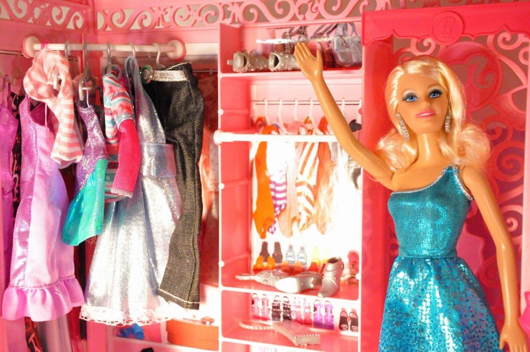 Barbie Rüya Evi (5.Bölüm) - GİYİNME ODASI- EvcilikTV - Barbie Videoları