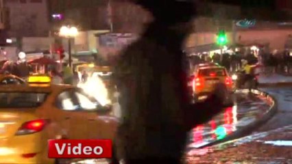 Kar Yağışı Taksim'de de Etkili Oldu