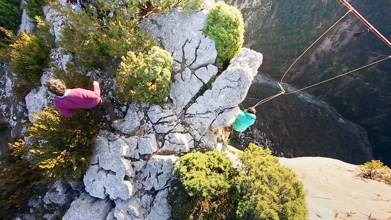 Catching Bebop Drone - la vidéo spectaculaire des Flying Frenchies