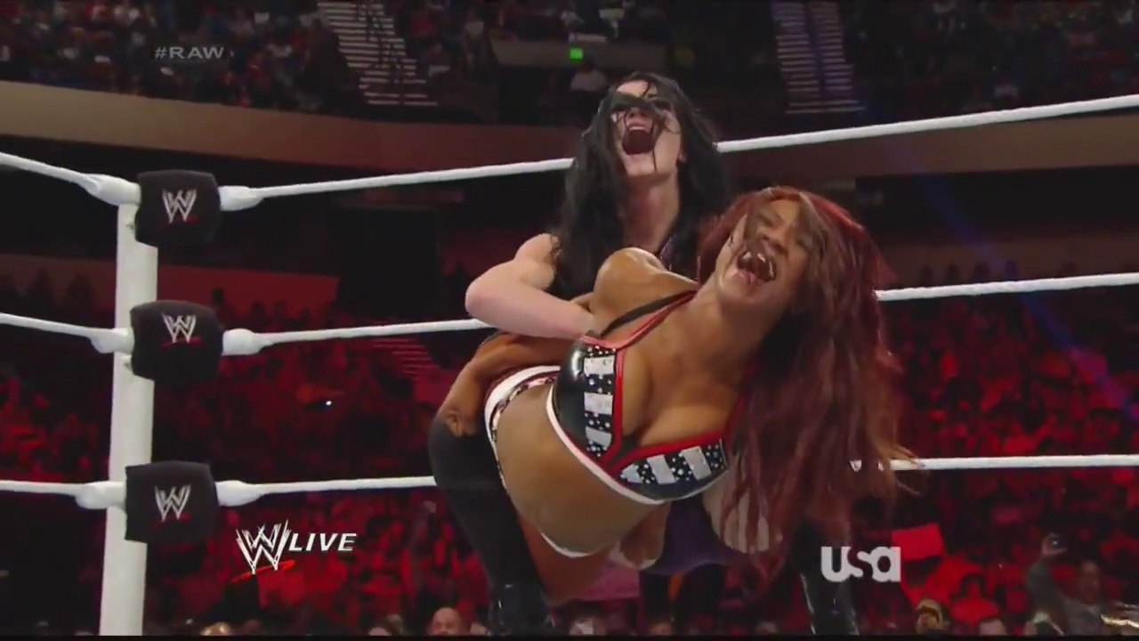 Paige vs. Alicia Fox