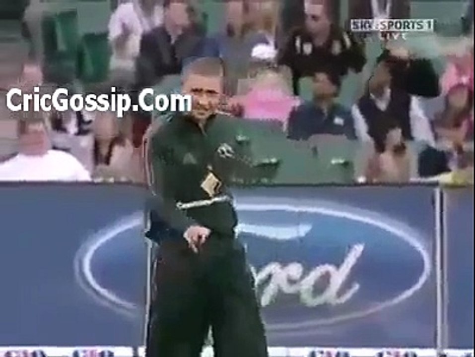 Australians doing funny mimicry on Cricket field Crazy! LOL