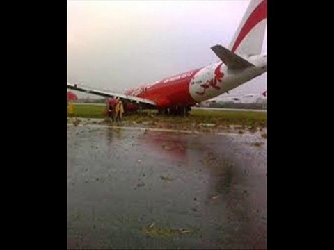 Indonesia says missing AirAsia plane could be at bottom of sea