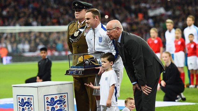 Capello: Rooney es un verdadero líder para Inglaterra