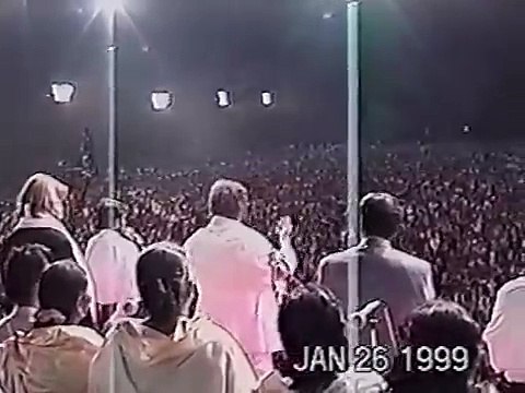 Jonathan Cahn Shares with Multitiudes in India The Mystery of the Bride and the Bridegroom