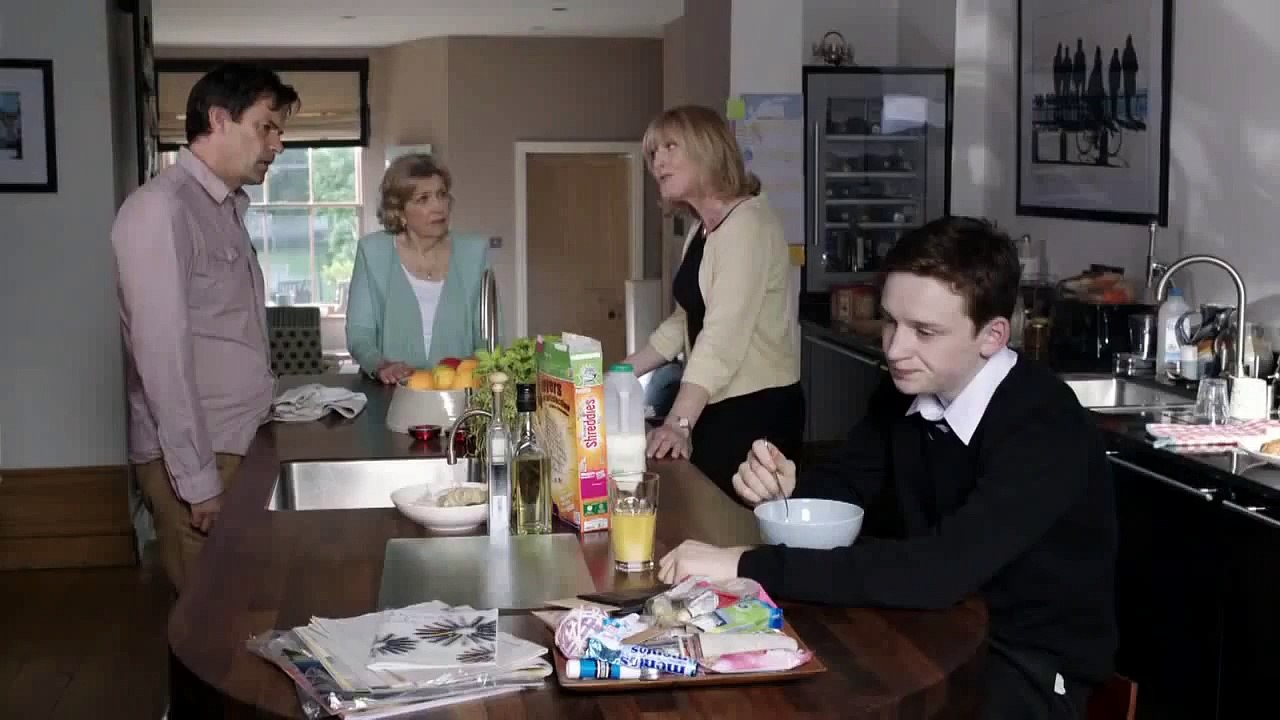 Caroline & Kate 2x03