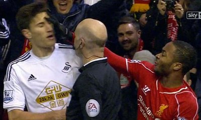 Raheem Sterling giffle Federico Fernandez !