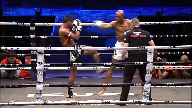 Buakaw vs Abdoul Toure Muay Thai KO Fight สมบัติ บัญชาเมฆ