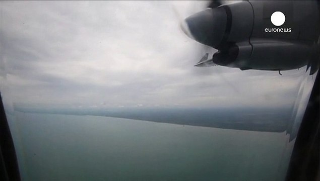 AirAsia: Συντρίμμια που μοιάζουν με πόρτα αεροσκάφους εντοπίστηκαν στη θάλασσα