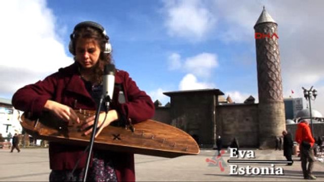 6 Ülkeden Erzurum'a Gelen 36 Genç Sarı Gelin Türküsüne Klip Çekti