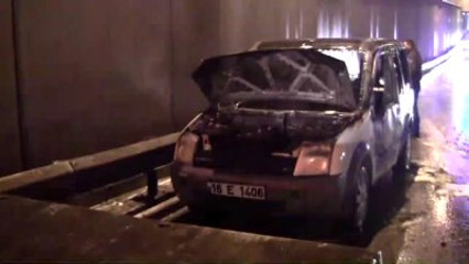 Seyir Halindeki Otomobil Alev Aldı