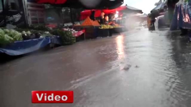 Pazar Yerini Su Bastı, Vatandaş Alışveriş Yapamadı