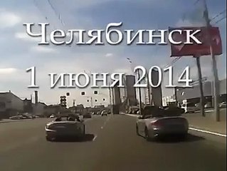 Arabadan İnip Garip Hareketler Sergileyen Adam