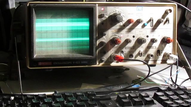 Il joue à Quake sur un oscilloscope
