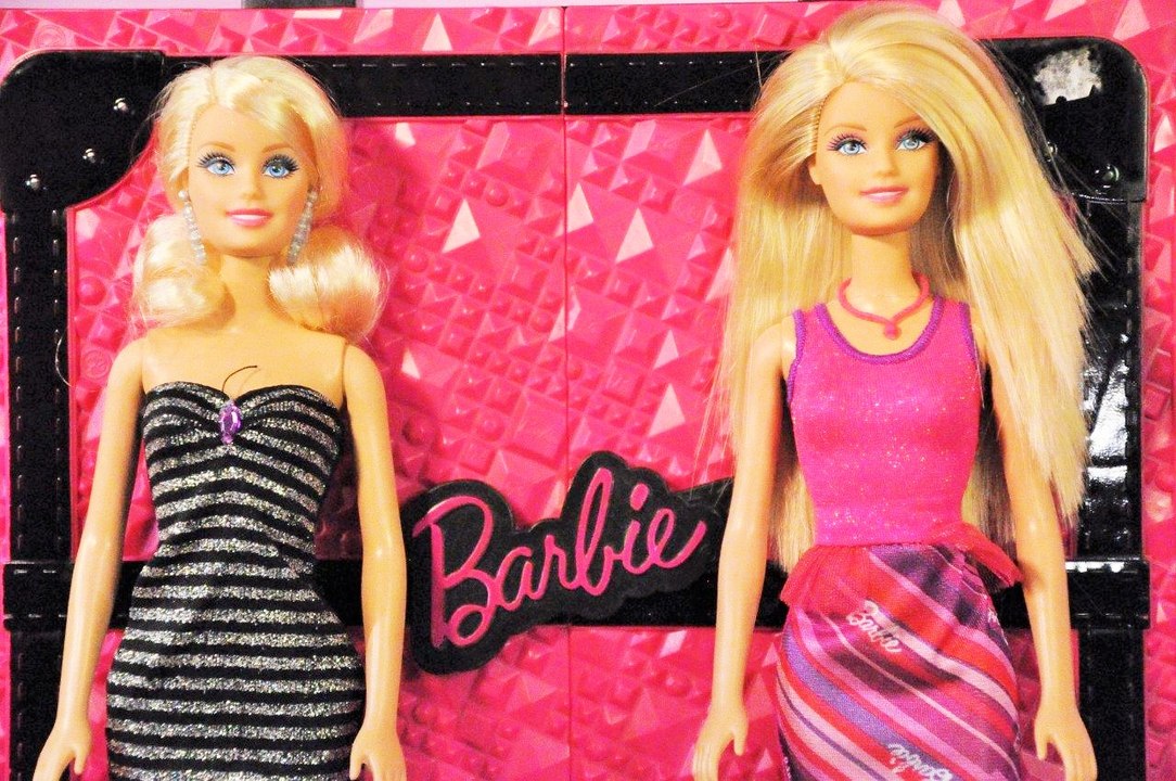Barbie Podyumda - Uzun Video - EvcilikTV Barbie Videoları