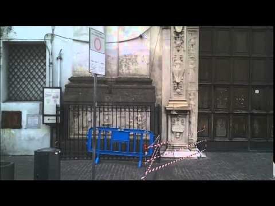 Aversa (CE) - Pericolo crolli nella Chiesa dell'Annunziata (29.12.14)